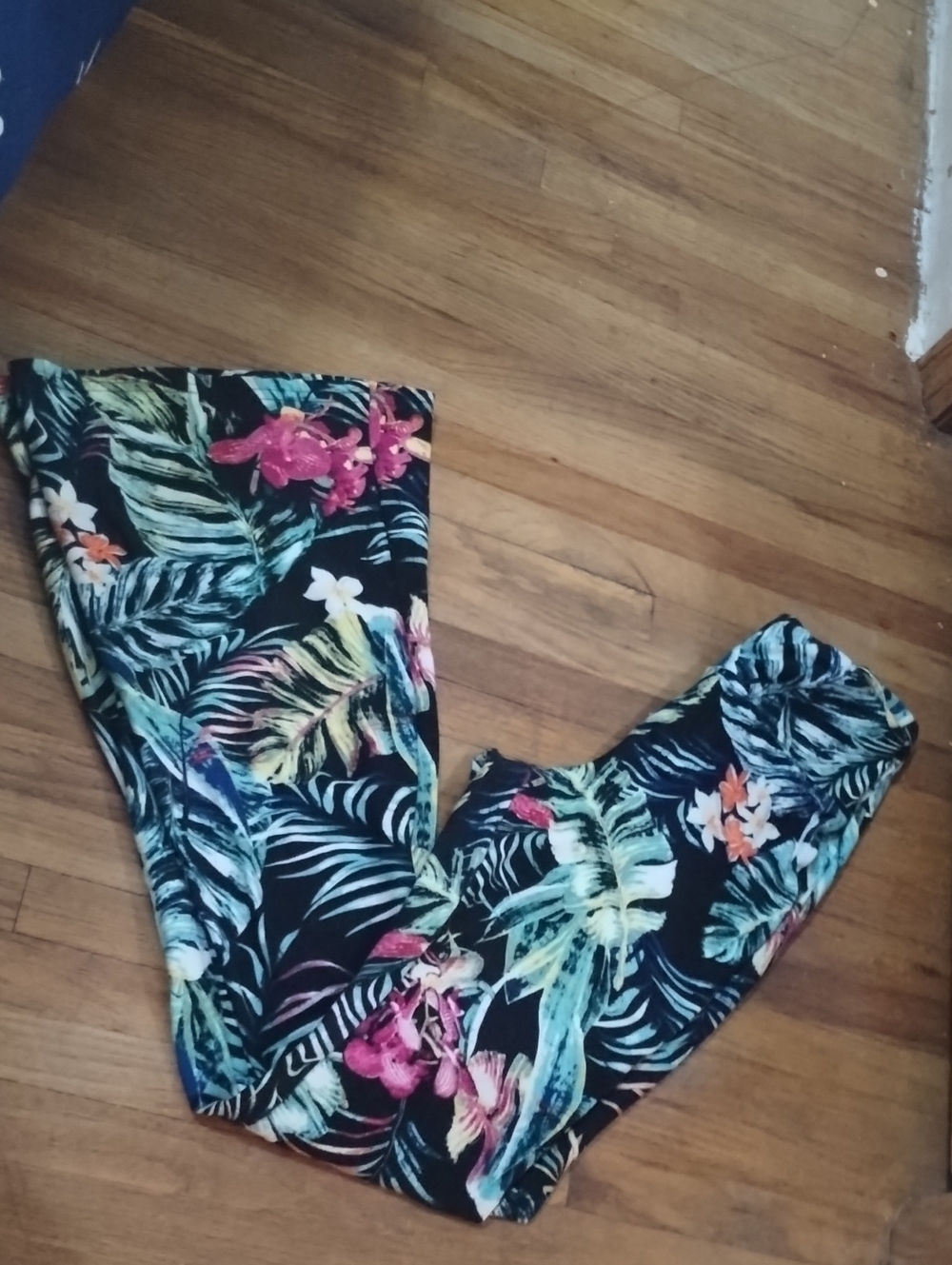 No Boundaries Black Tropical Floral Leggings with Multicolor Print